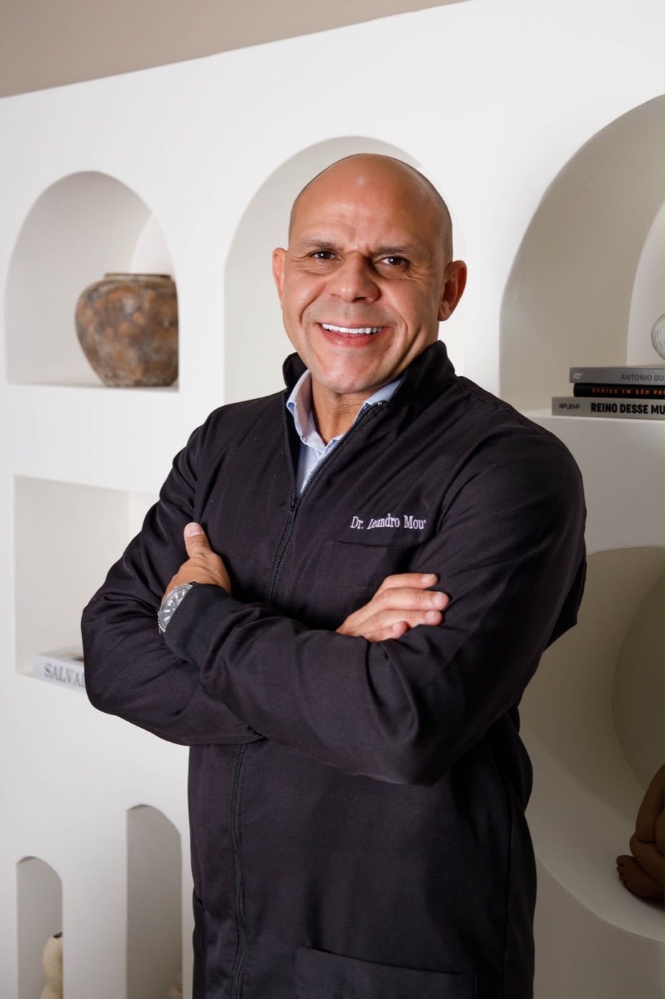 Dr. Leandro Moura de jaleco